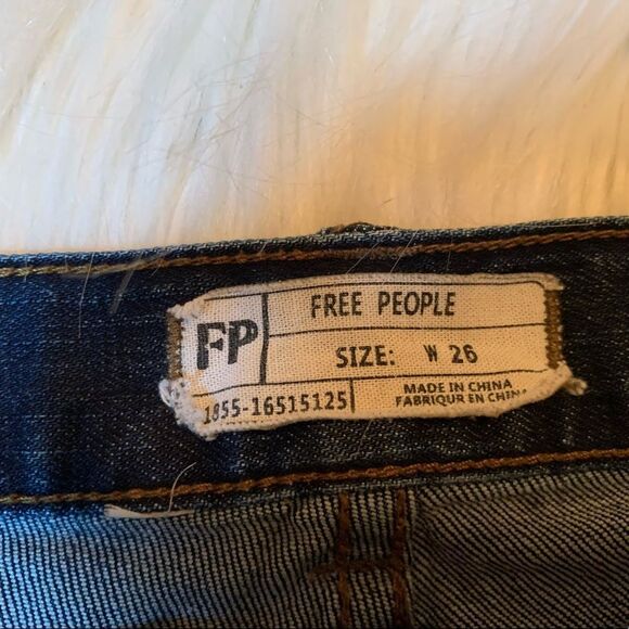 Free People Women’s Straight Leg Dark Wash Jeans - Picture 3 of 4